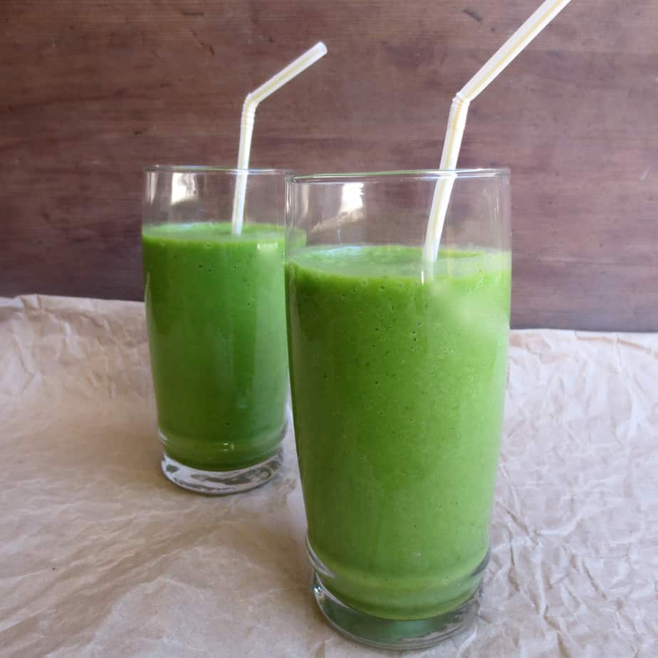 Easy Mango Coconut Spinach Smoothie #breakfast #budget #dollarandunder $0.75 per serving