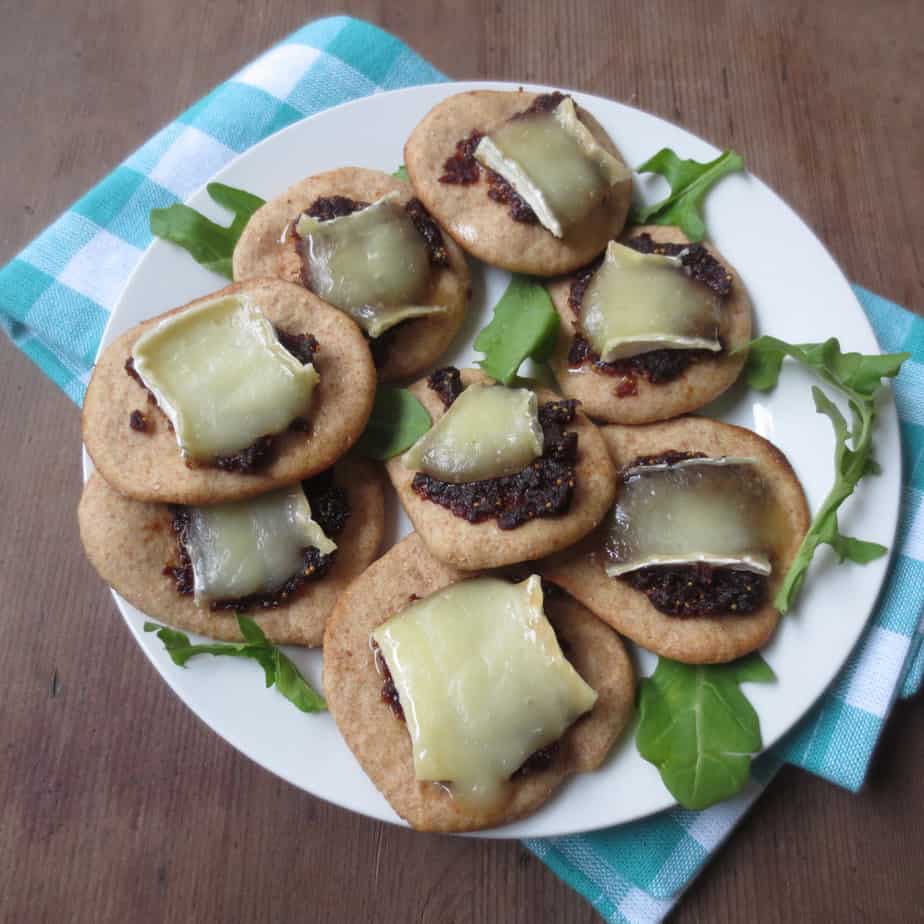 Fig and Brie Pizza Bites #snacks #superbowl