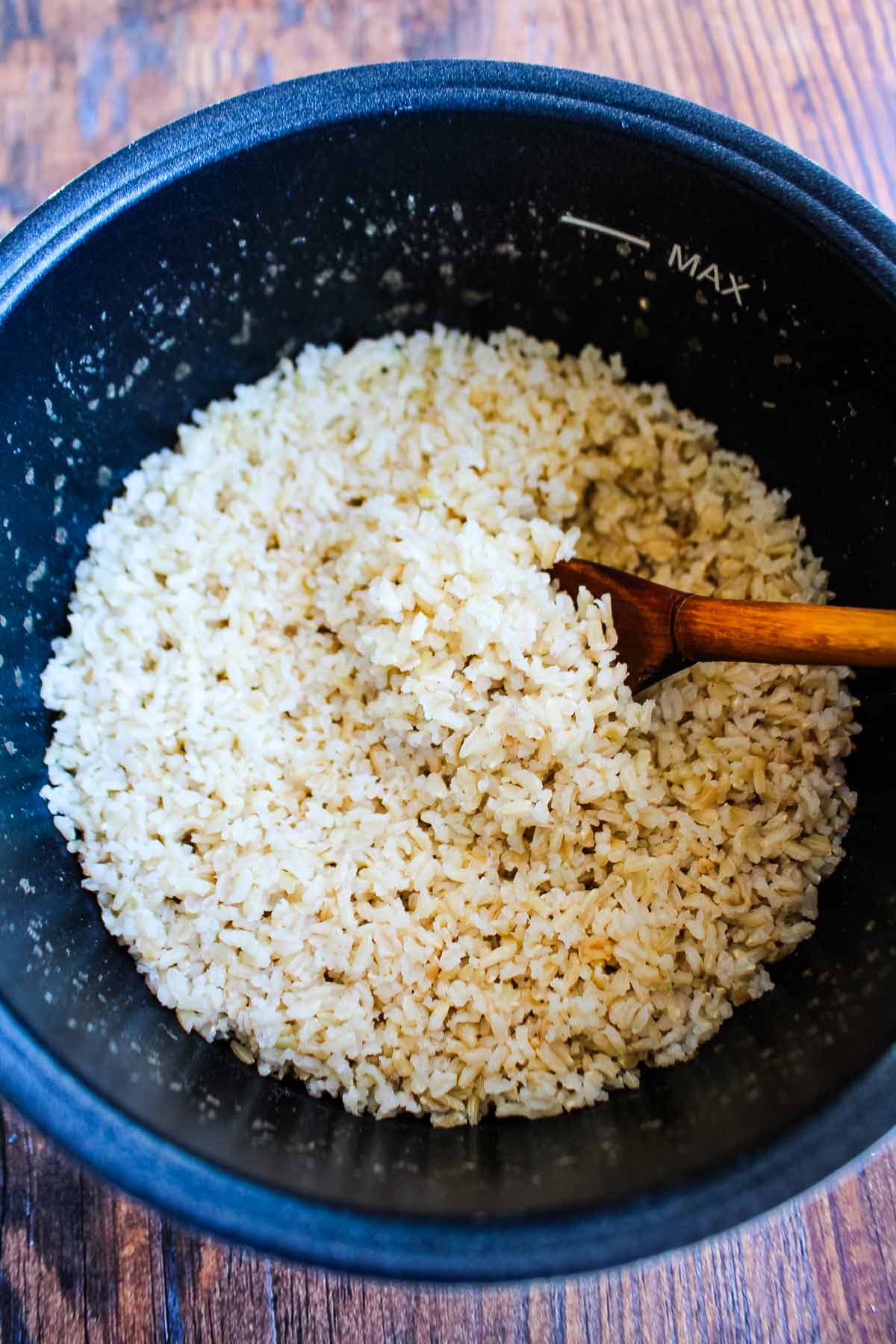 Cooked sushi rice in a pot.