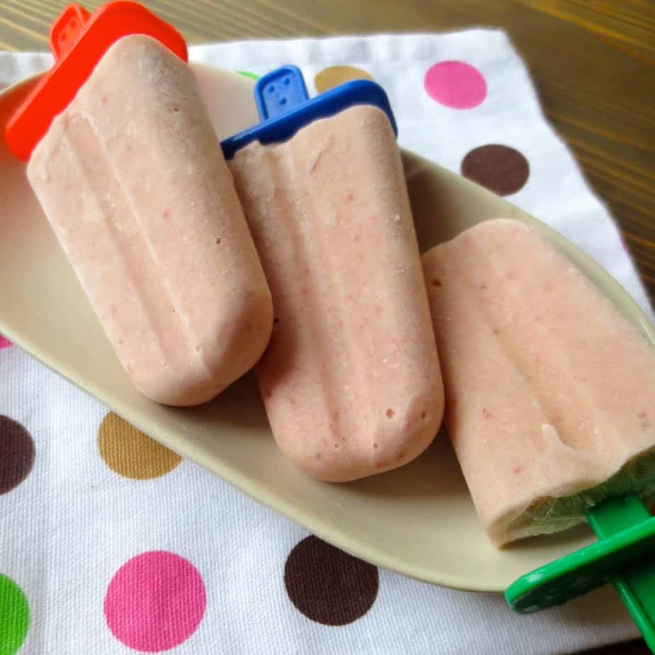 Strawberry Banana Popsicles - no machine, paleo, vegan