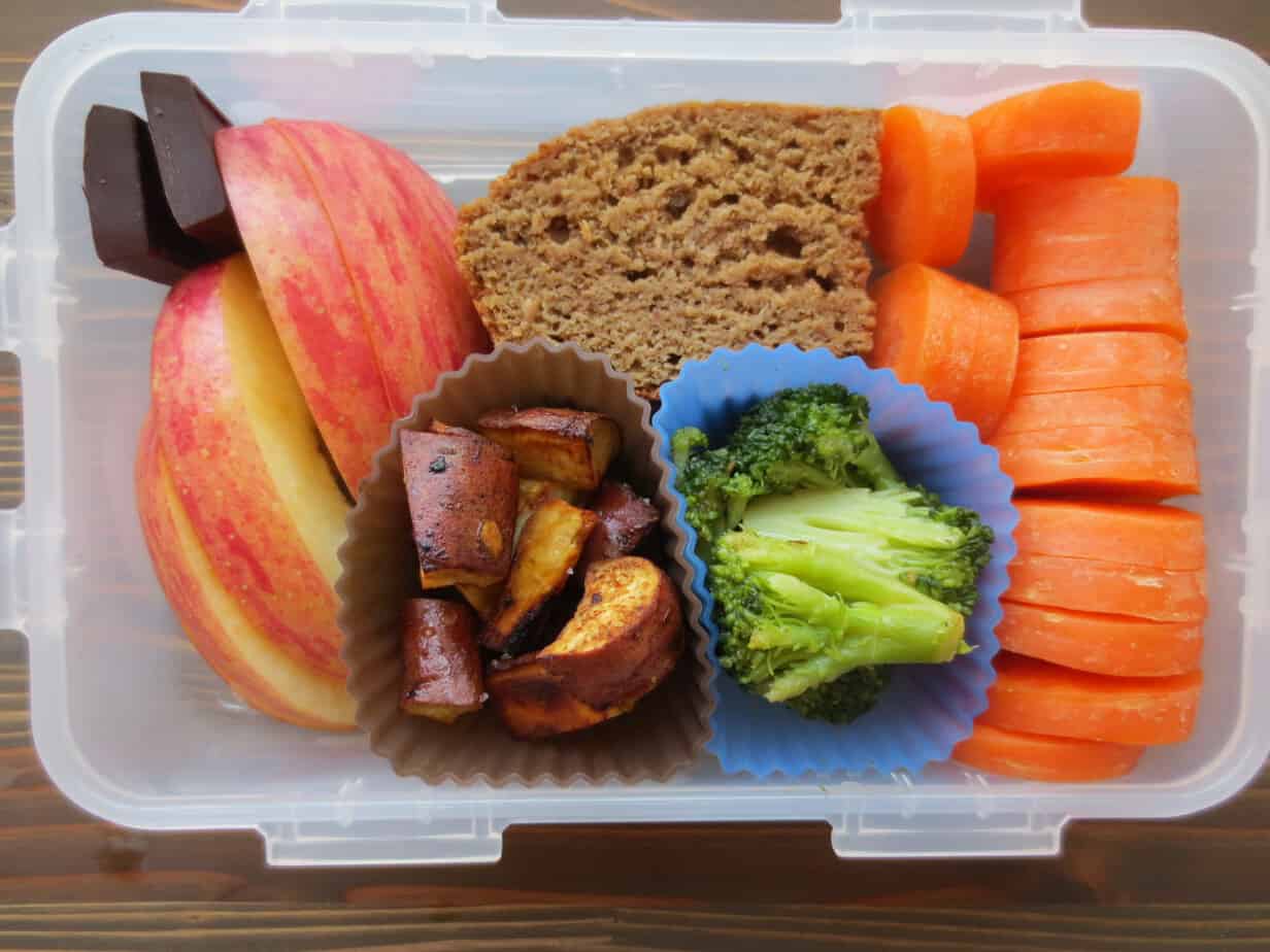 Roasted Sweet Potatoes, Steamed Broccoli, Carrots, Apples, Dark Chocolate, Banana Bread Bento