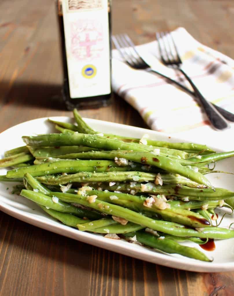 Easy Thanksgiving Side: Garlic & Balsamic Roasted Green Beans