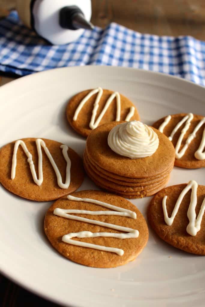 Maple Cream Cheese Icing on Gingersnaps