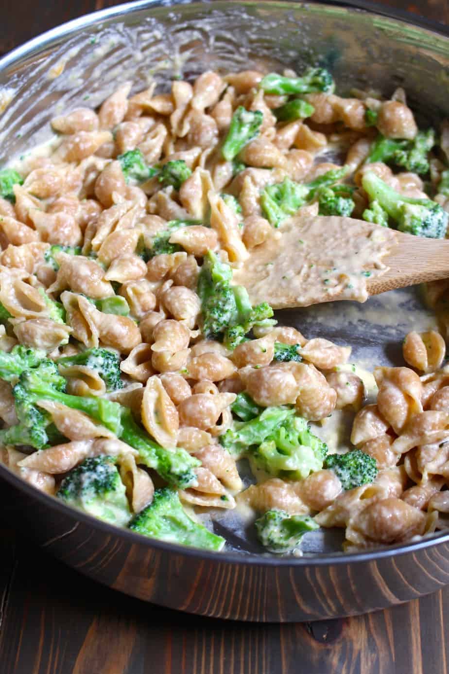 Creamy One Pan Broccoli Mac & Cheese | FrugalNutrition.com