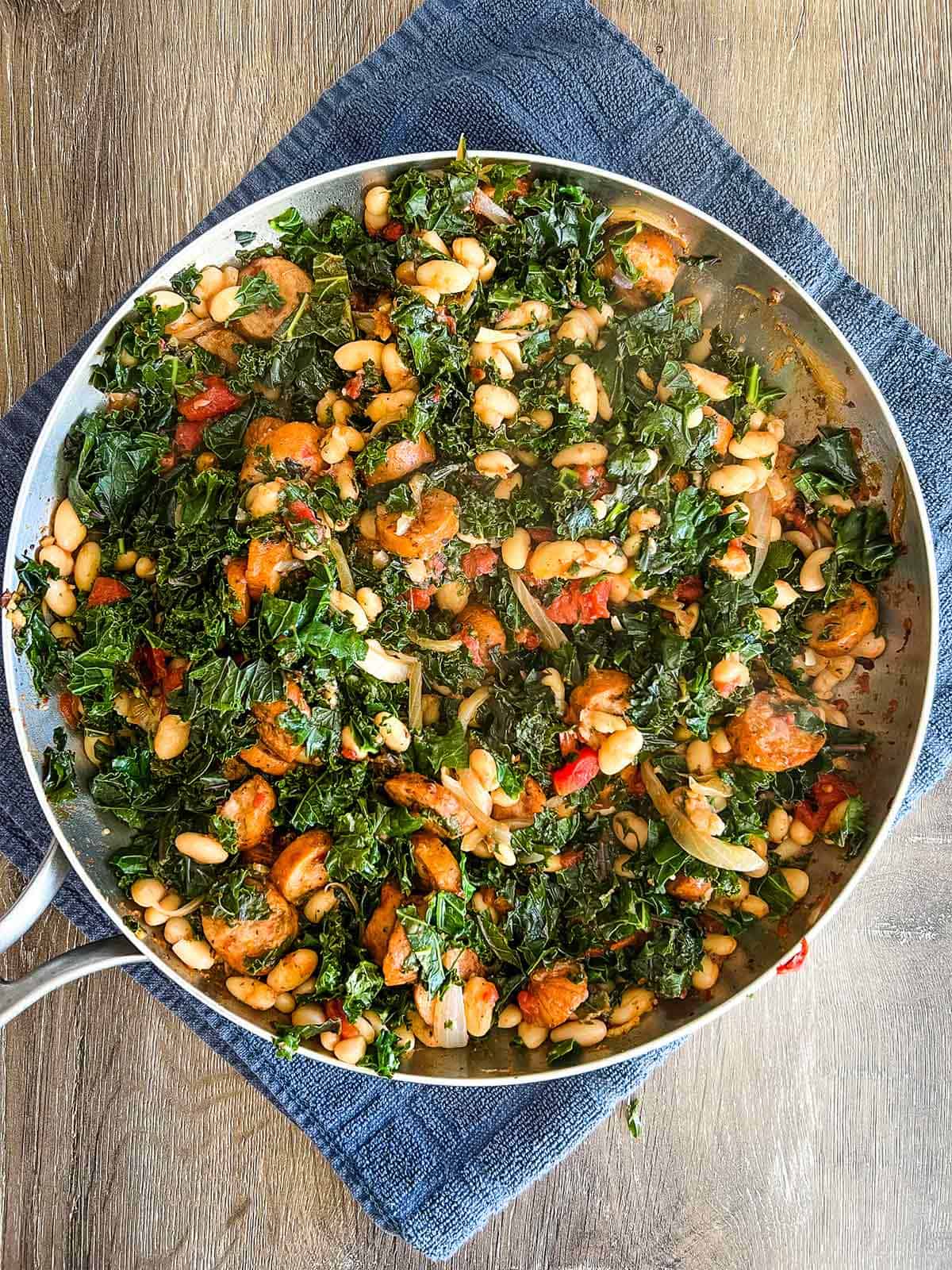 Sausage and white beans skillet dinner ready to serve.