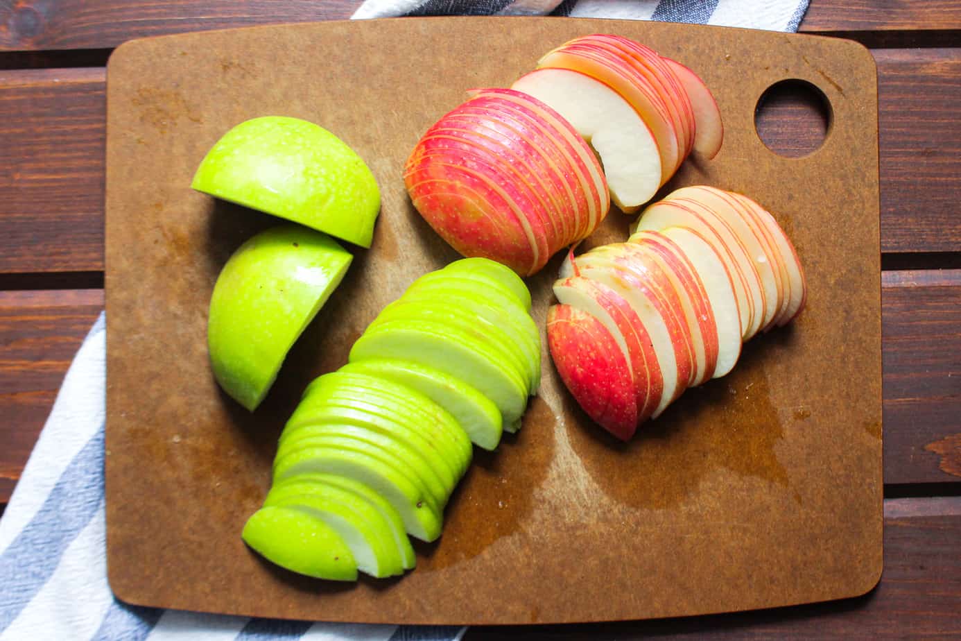 sliced gala and sliced granny smith apples